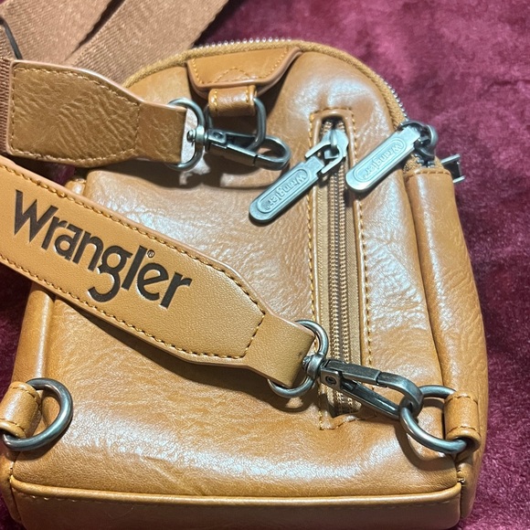 Wrangler Brown Leather Crossbody Bag - Picture 2 of 3